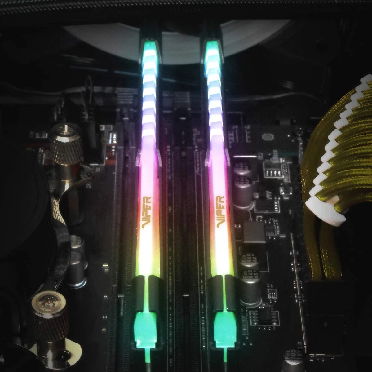 RAM PATRIOT Viper Steel RGB DDR4 16GB 2x8GB KIT 3600MHz DIMM