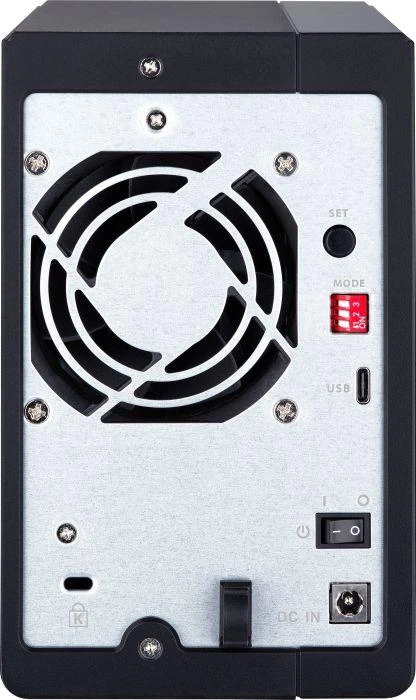 Serveris QNAP TR-002 diskų masyvas Juoda