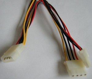 Sharkoon Sata Y Stromaadapter 4P Molex 0,15m bk - Skaitmeninis - Srovės / maitinimo šaltinis