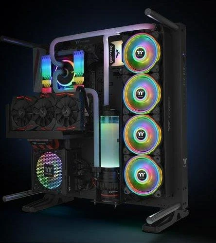 Thermaltake ventiliatoriai su RGB apšvietimu PC korpuse