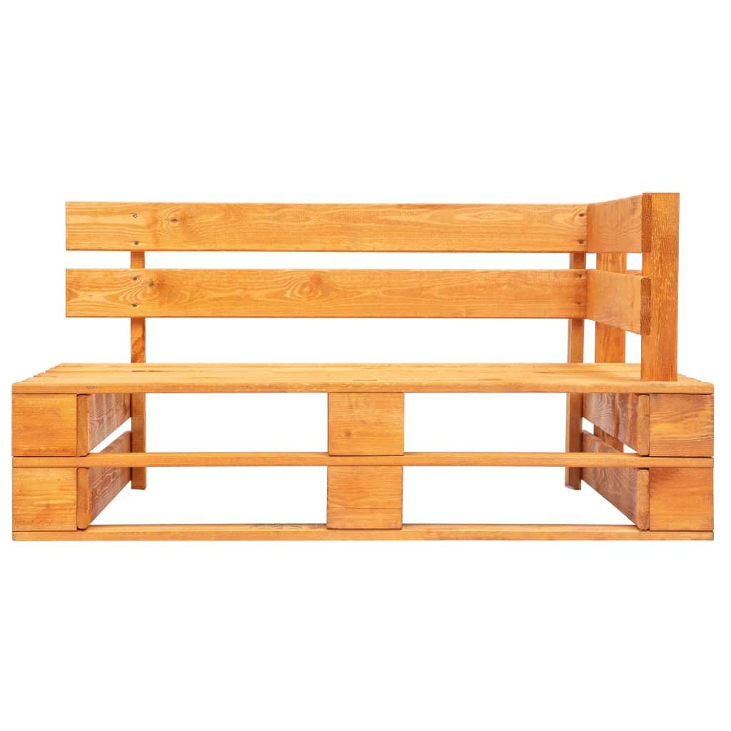 Sodo sofa iš palečių su raudonomis pagalvėlėmis, pušies mediena