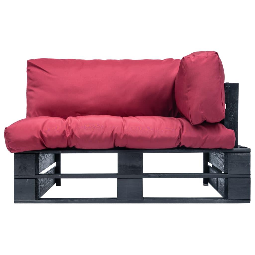 Sodo sofa iš palečių su raudonomis pagalvėlėmis, pušies mediena