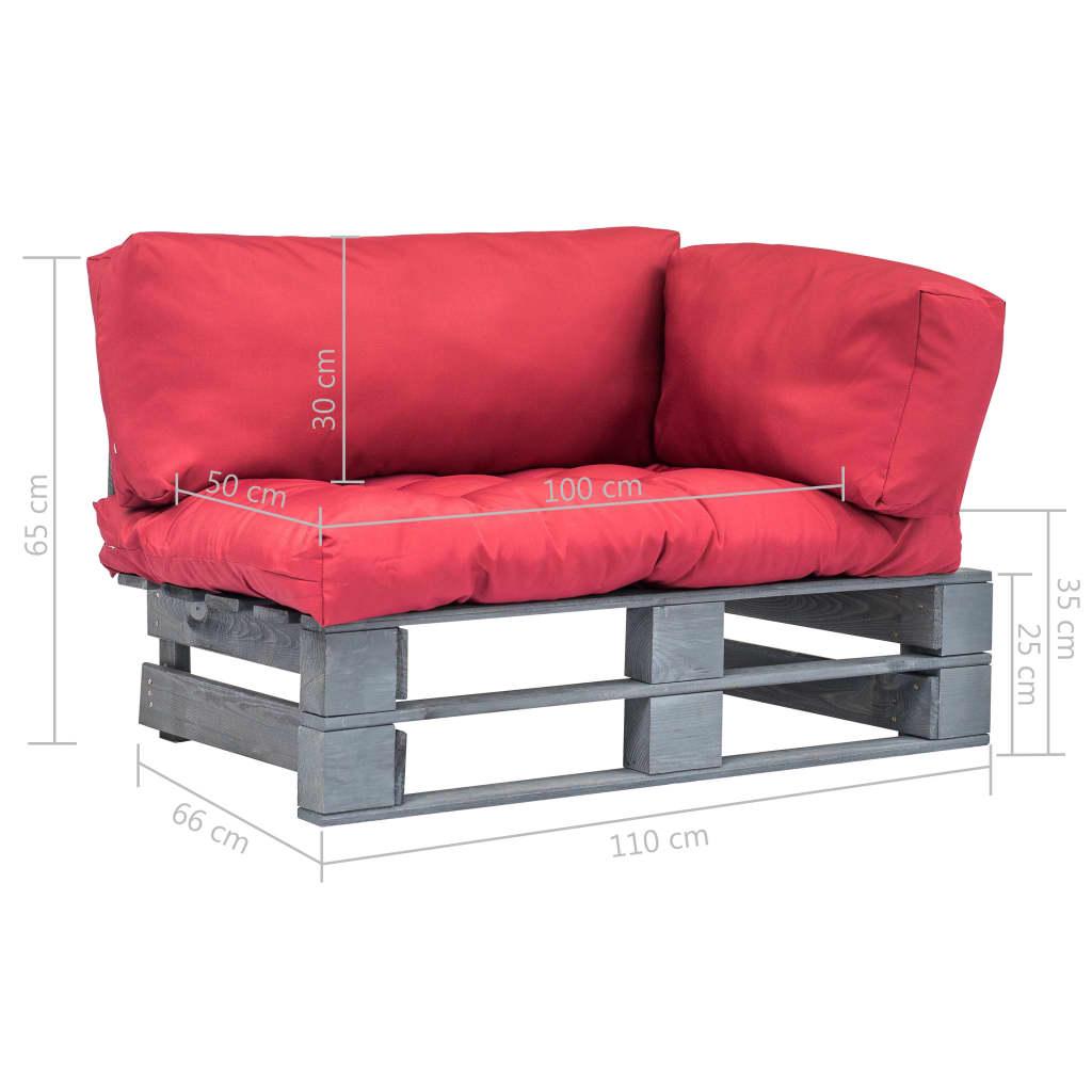 Sodo sofa iš palečių su raudonomis pagalvėlėmis, pušies mediena