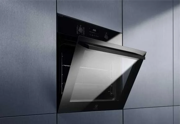 Juodos spalvos orkaitė Electrolux LOD6F77WZ