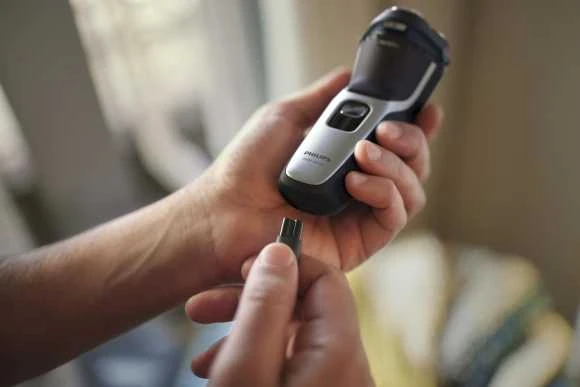 Drėgnojo ir sausojo skutimo elektrinė barzdaskutė Philips Shaver 3000 Series S3143/00