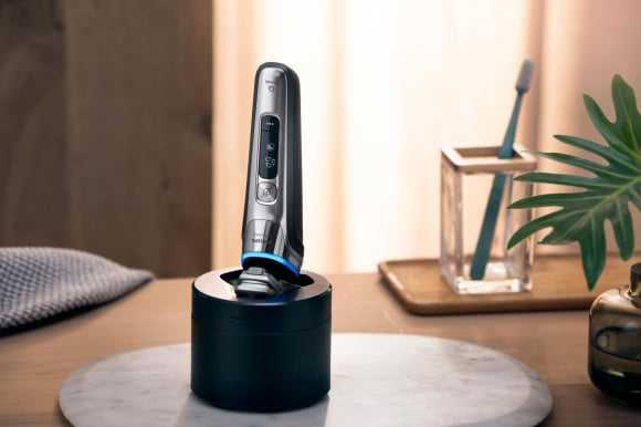 Barzdaskutė Philips Shaver series 9000 Drėgnojo ir sausojo skutimo skustuvas su „SkinIQ“ S9975/55