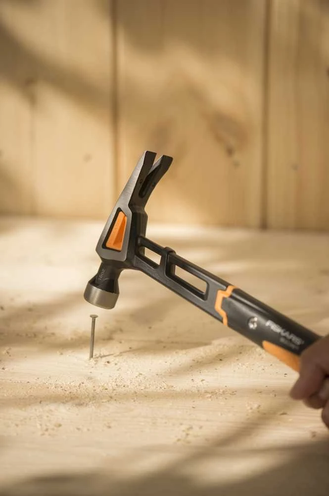 Fiskars Plaktukas dailidei su viniatraukiu M