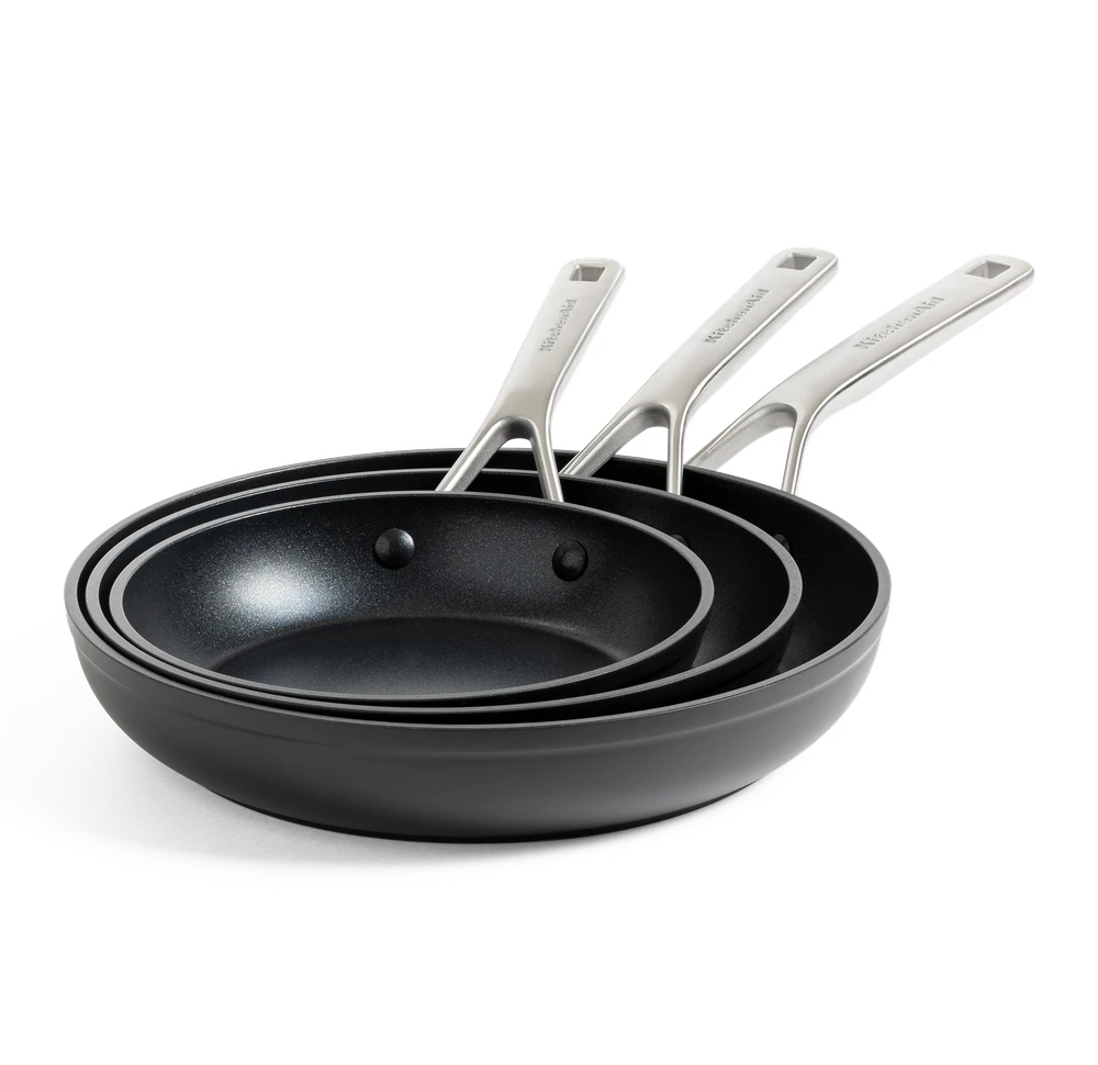 KitchenAid - Kaltinio grūdinto aliuminio keptuvių rinkinys, 3 vnt. - juodos - 20 cm, 24 cm, 28 cm