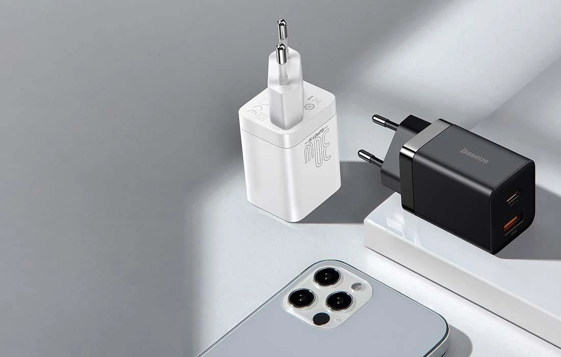 Baseus Super Si Pro įkroviklis USB + USB-C 30W - Baltas
