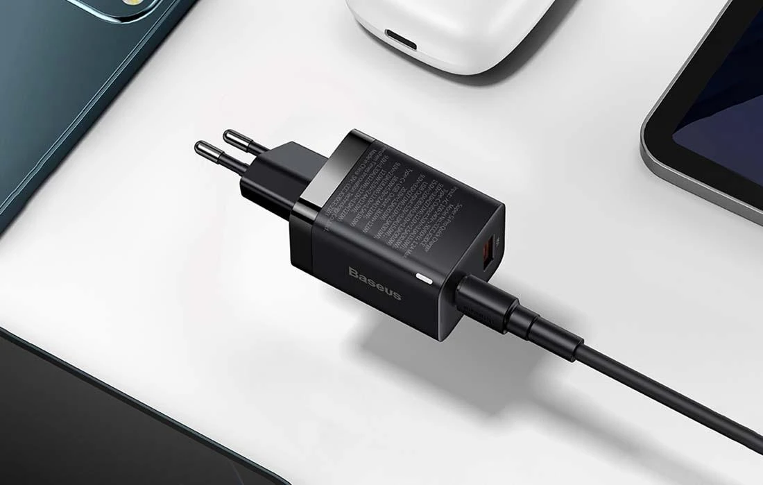Baseus Super Si Pro įkroviklis USB + USB-C 30W - Baltas