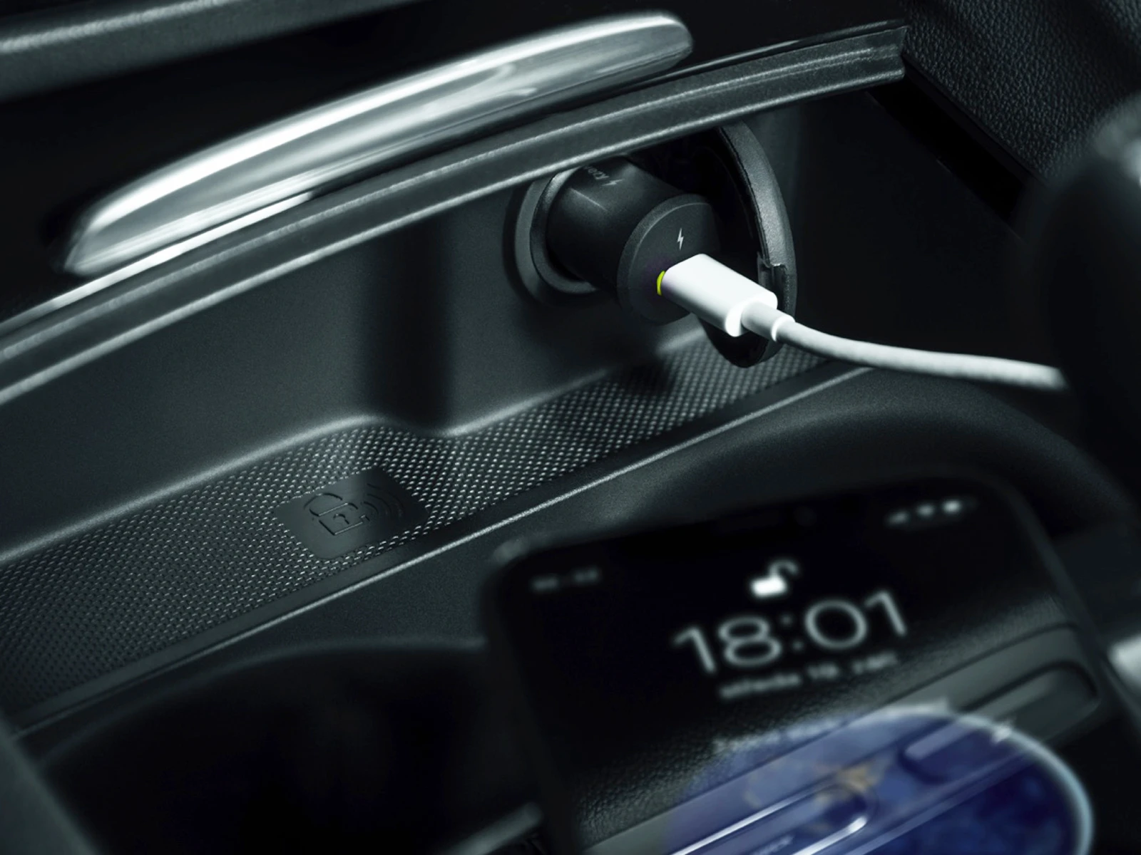 AVACOM CARPRO AUTOMOBILINIS ĮKROVIKLIS SU MAITINIMO ATVEJU aprašymas - Prekės nuotrauka