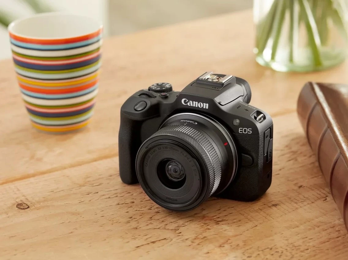 Canon EOS R100 + RF-S 18-45MM IS STM + RF-S 55-210MM F5-7.1 IS STM aprašymas - Prekės nuotrauka