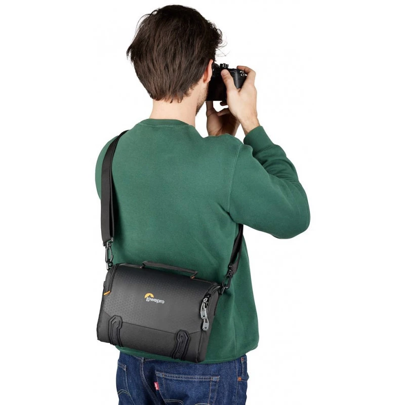 Lowepro fotoaparato krepšys Adventura SH 140 III, juodas aprašymas - Prekės nuotrauka
