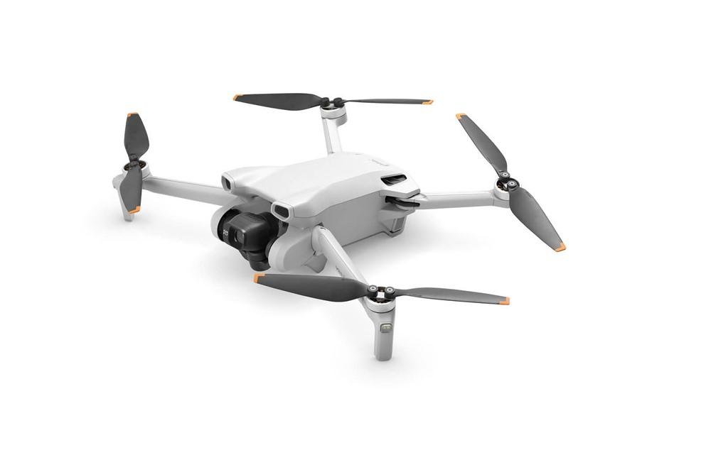 Dronas DJI Mini 3 Fly More Combo su DJI RC valdymo pultu ir papildomais aksesuarais