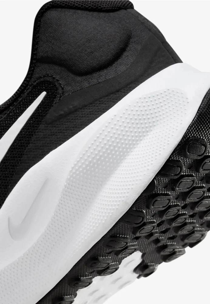 Nike Avalynė Vyrams Revolution 7 Juodas Baltas FB2207 001