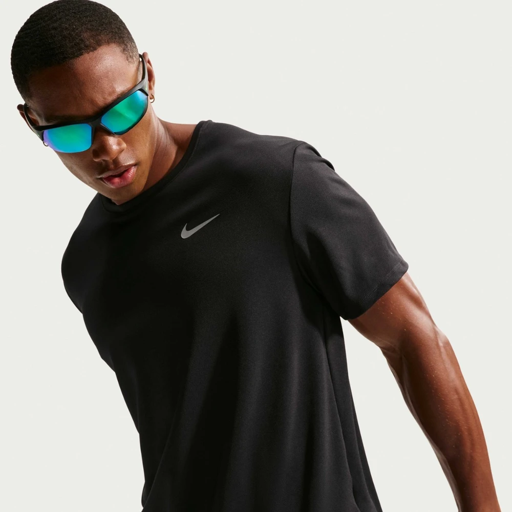 Nike Marškinėliai Vyrams M Nk Df Uv Miler Ss Juodas DV9315 010