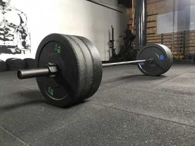 Bumper svarmenų ir štangos komplektas STRONGMAN Premium (Svoris: 150 kg)