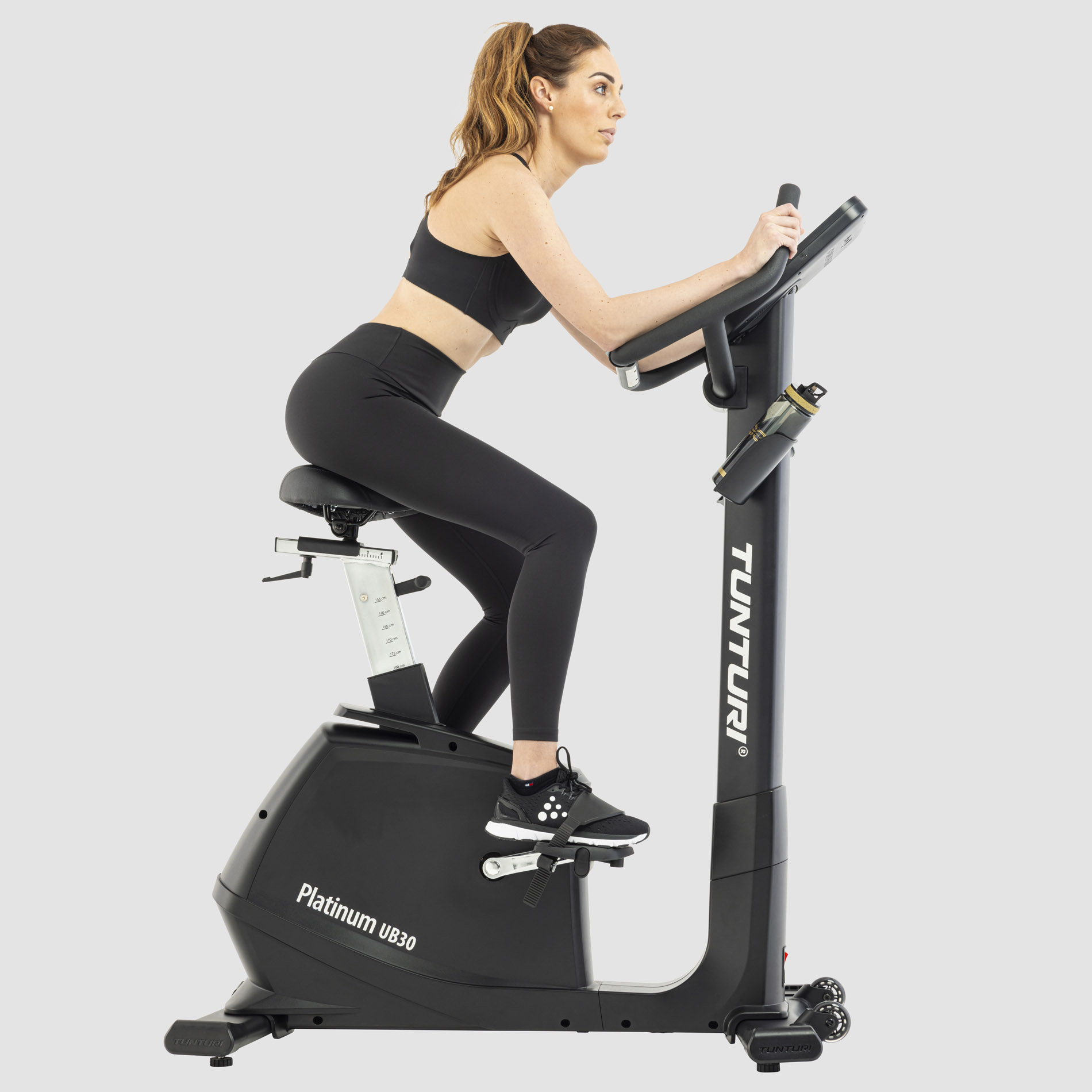 Dviratis treniruoklis TUNTURI PLATINUM UB30 UPRIGHT BIKE + App aprašymas - Prekės nuotrauka