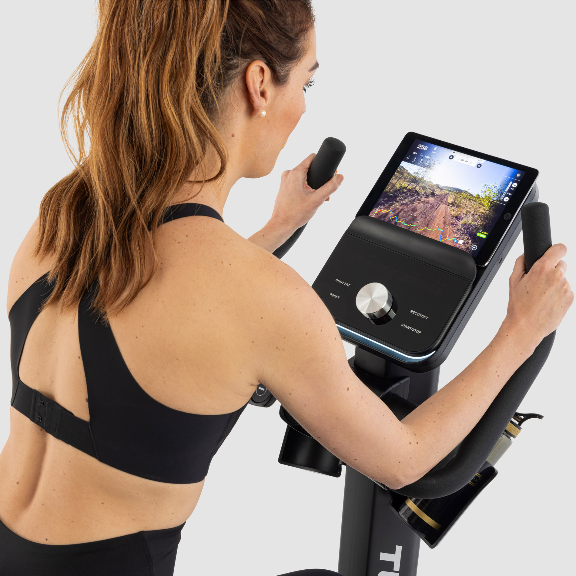 Dviratis treniruoklis TUNTURI PLATINUM UB30 UPRIGHT BIKE + App aprašymas - Prekės nuotrauka