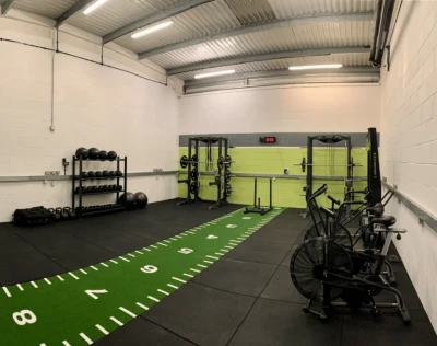 Grindų danga su dirbtine žole Trackz Essential Range 10 × 2 m (Spalva: Žalia)