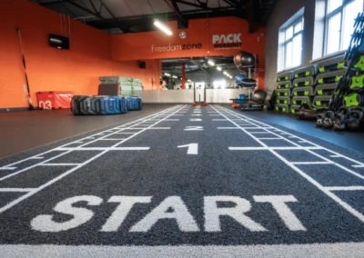 Grindų danga su dirbtine žole Trackz Premium Range 15,4 × 1,33 m (Spalva: Pilka)