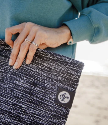 Jogos kilimėlis MANDUKA Shala Yoga Rug (Spalva: Juodas Heather)