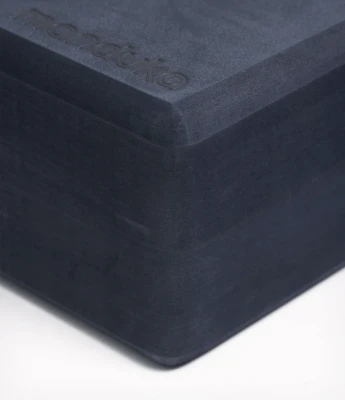 Perdirbto putplasčio blokas Manduka (Spalva: MIDNIGHT)