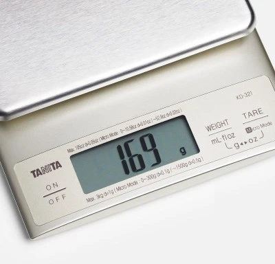 Virtuvinės svarstyklės Skaitmeninės virtuvinės / maisto svarstyklės TANITA KD-321 Kitchen Scale Fluid Conversion, sidabrinės sp.