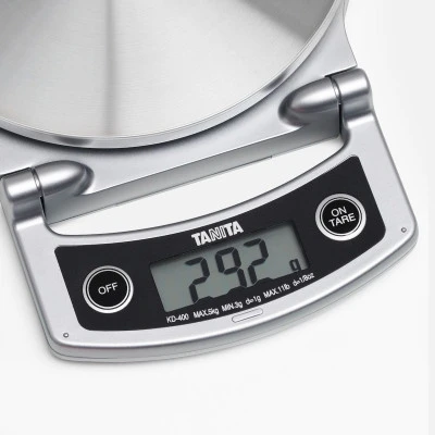 Tanita I Pagrindinės savybės: Elektroninės, metalo spalvos, lengvos, nedidelės, kompaktiškos, svėrimo riba iki 5kg, padalos vertė 1g Tanita virtuvinės svarstyklės KD-400