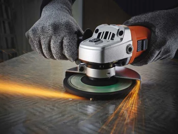 Black & Decker Juodas + DECKER KAMPINIS ŠLIUOTUVAS 115 mm 750 W BEG110