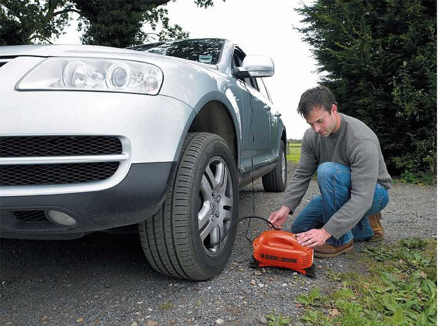 Black & Decker Juodas+DECKER KOMPRESOR / Kompresorius MINI 12V 8,3BAR ASI200