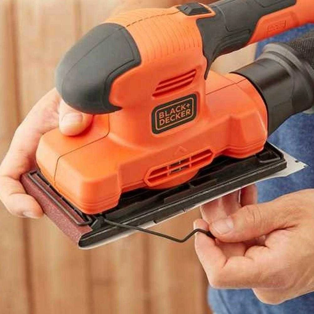 Black & Decker Juodas & Decker Plokštuminis šlifuoklis Juodas & Decker BEW220-QS; 150 W
