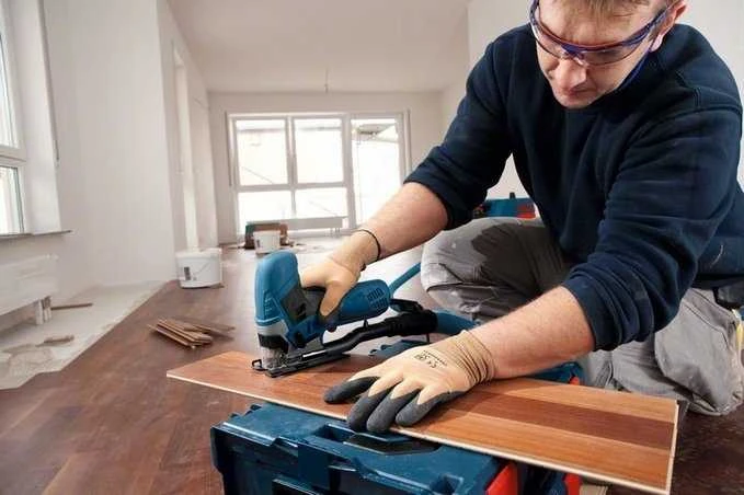 Siaurapjūklis Bosch GST 90 BE 650W kartoninė pakuotė