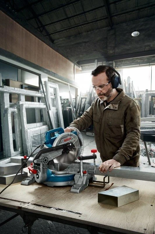 BOSCH stacionarus diskinis pjūklas GCM 216 1300W