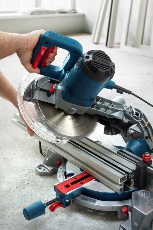 BOSCH stacionarus diskinis pjūklas GCM 216 1300W