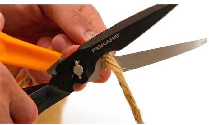 Fiskars Daugiafunkcinis įrankis - žirklės