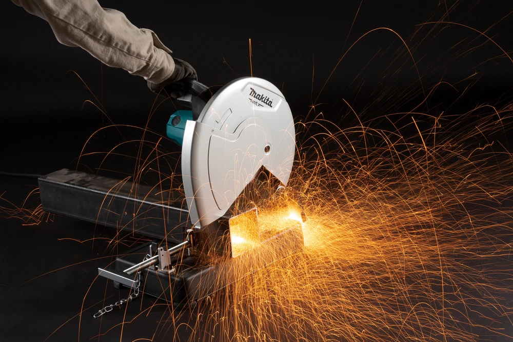 Metalo pjovimo staklės Makita M2402; 2200 W