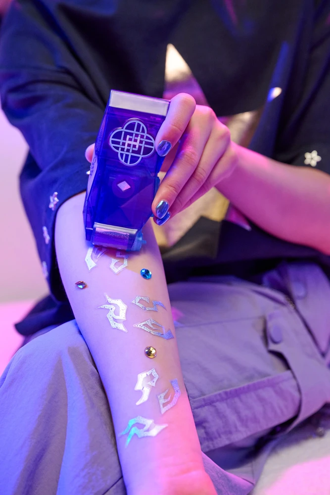 Laikinų tatuiruočių kūrybinis rinkinys Cool Maker KPop Demon Hunters Shimmer Me