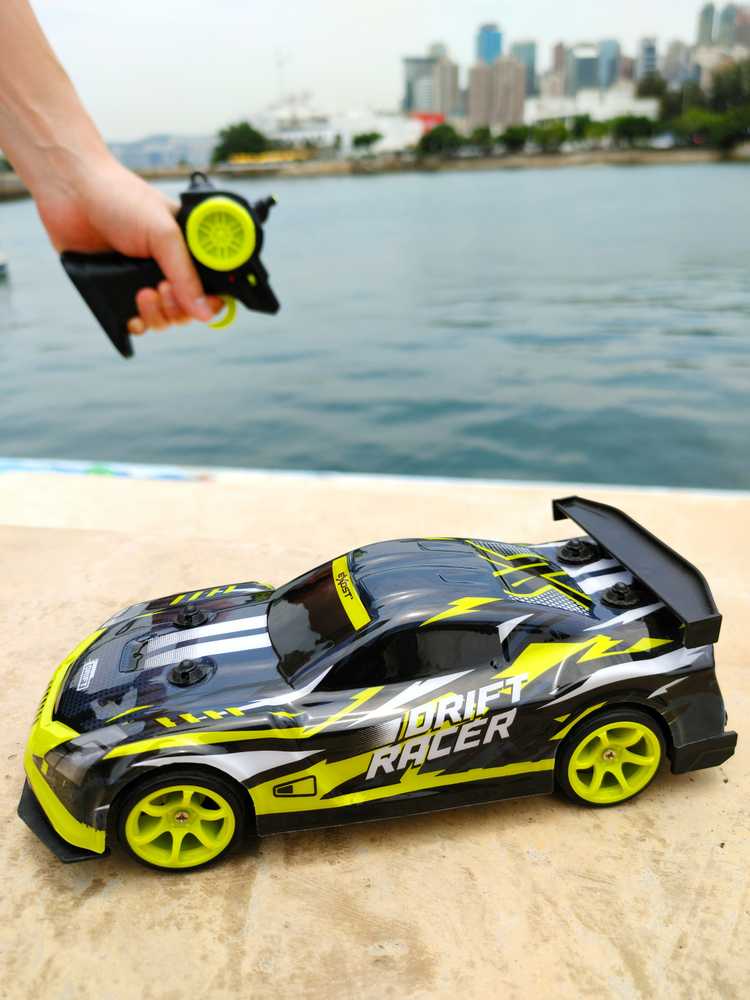 Dumel EXOST Radijo bangomis valdomas automobilis „Drift Racer“, 1:28
