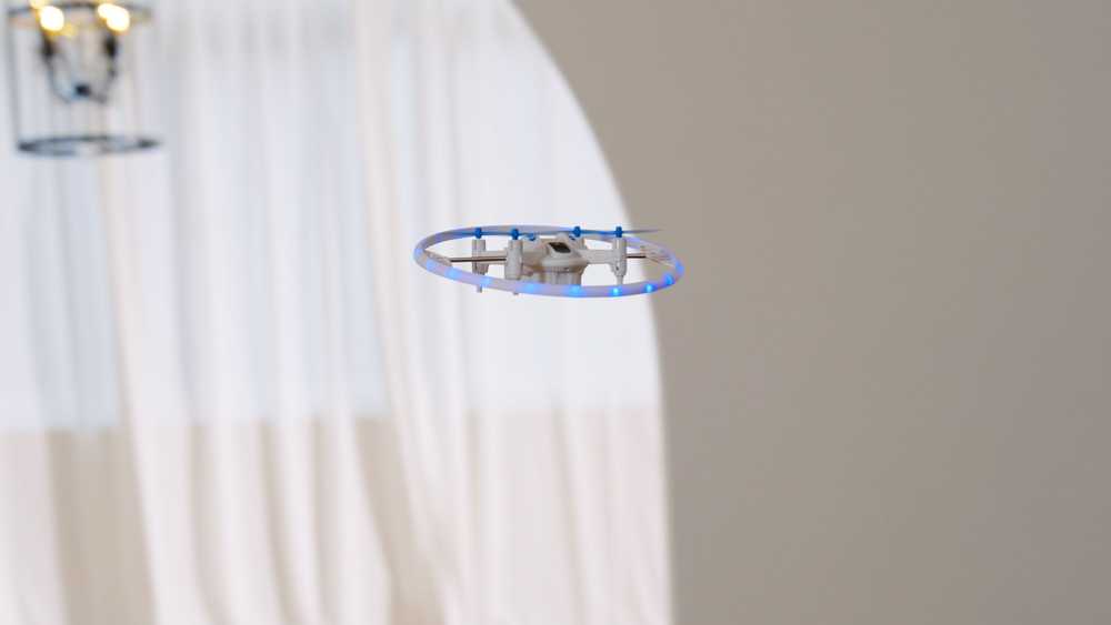 Dumel FLYBOTIC Radijo bangomis valdomas dronas „Cosmic Cyclone“