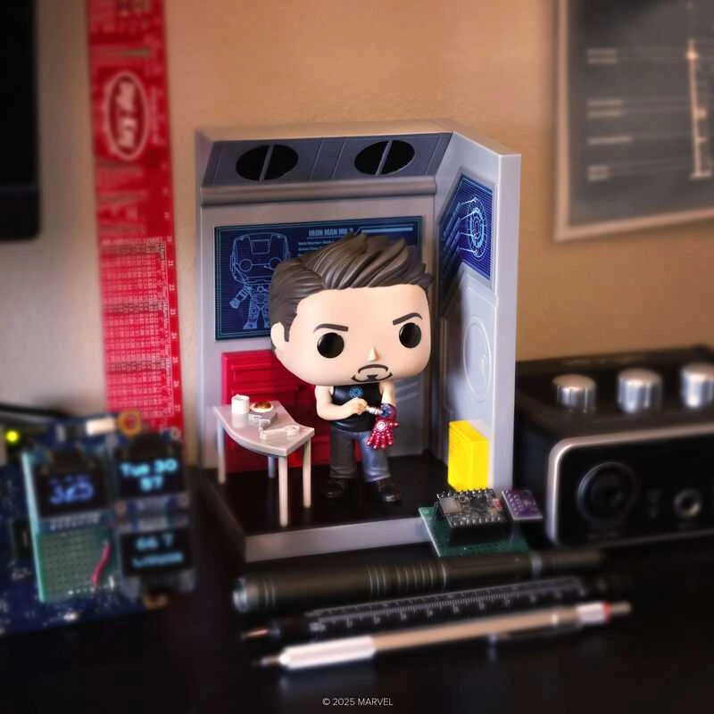 FUNKO POP! Vinilinė figūrėlė: Marvel - Tony Stark in His Workshop, 9 cm