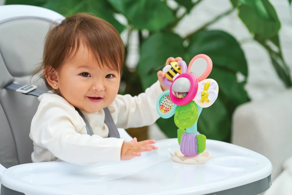 Bkids Infantino Maitinimo kėdutės žaislas „Gėlytė“