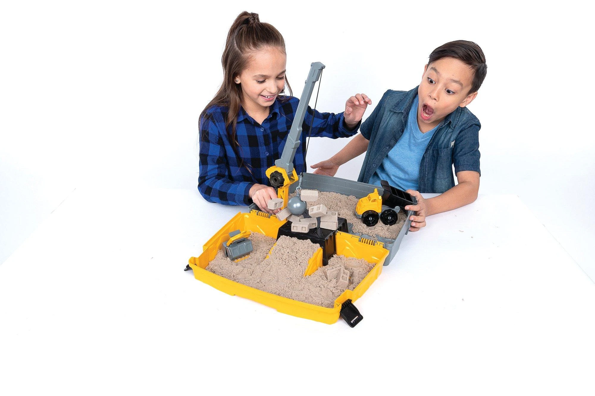 Spin Master Kinetic Sand Kinetinis smėlis – sulankstoma statybinė smėlio dėžė (6055877)