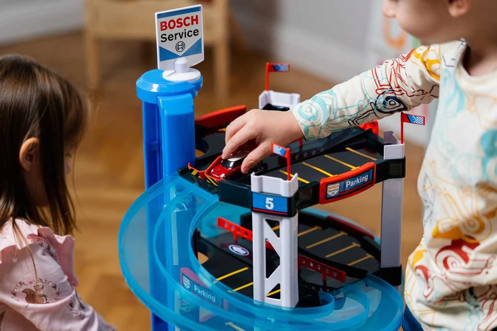 KLEIN BOSCH automobilių stovėjimo aikštelė