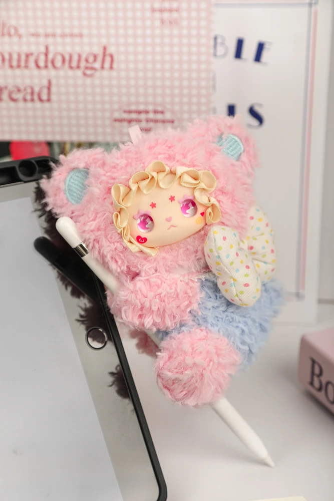 LUCKY EMMA LOVELY EMMA Pliušinis raktų pakabukas-siurprizas - Little Bear Adoption Guide