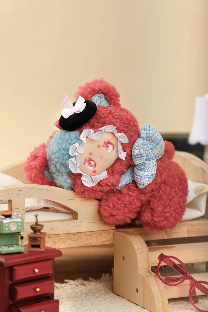 LUCKY EMMA LOVELY EMMA Pliušinis raktų pakabukas-siurprizas - Little Bear Adoption Guide