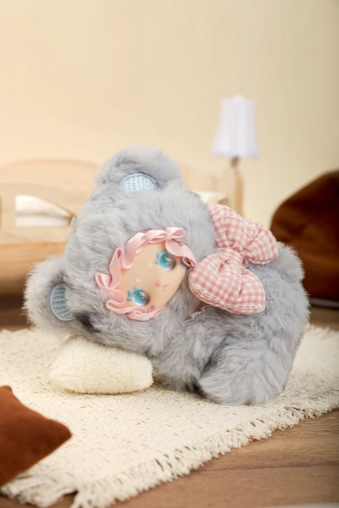 LUCKY EMMA LOVELY EMMA Pliušinis raktų pakabukas-siurprizas - Little Bear Adoption Guide