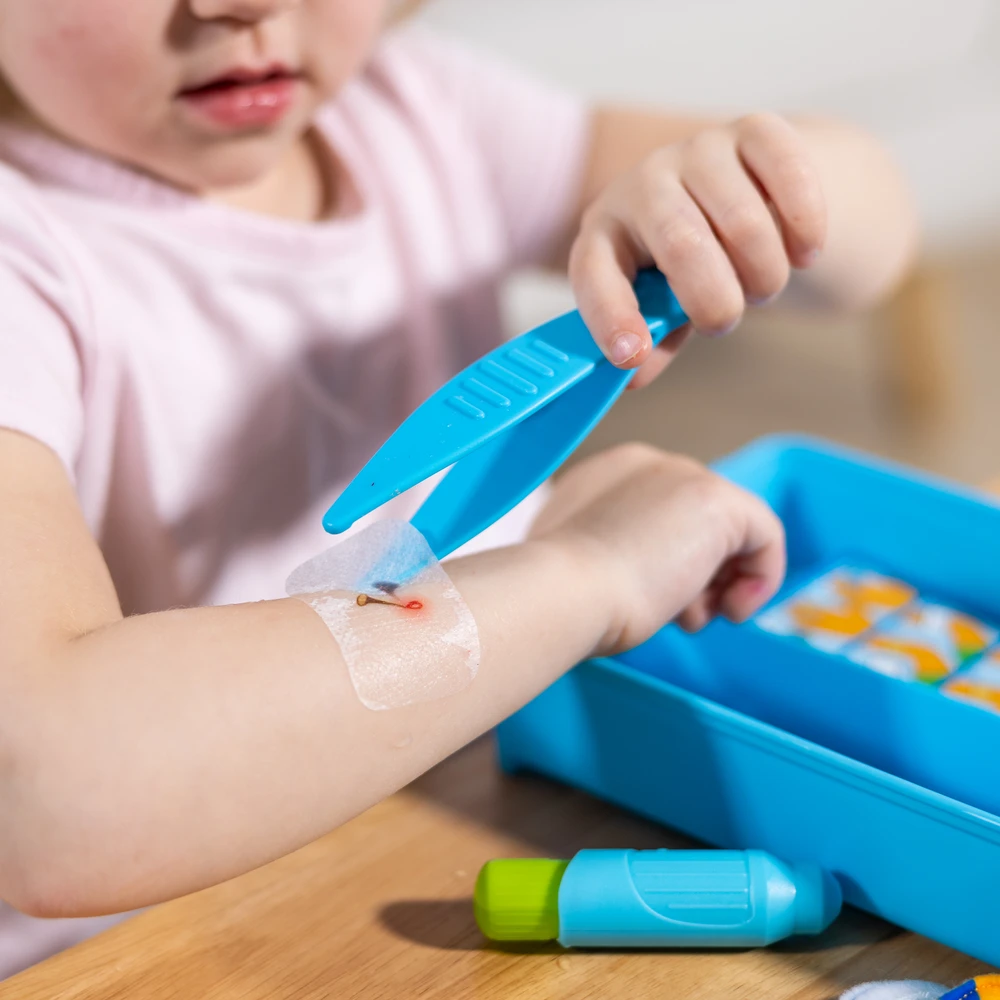 Dėlionė Polesie MELISSA & DOUG žaidimų rinkinys „Boo-Boos & Bandages“ daugkartinio naudojimo žaidimų rinkinys