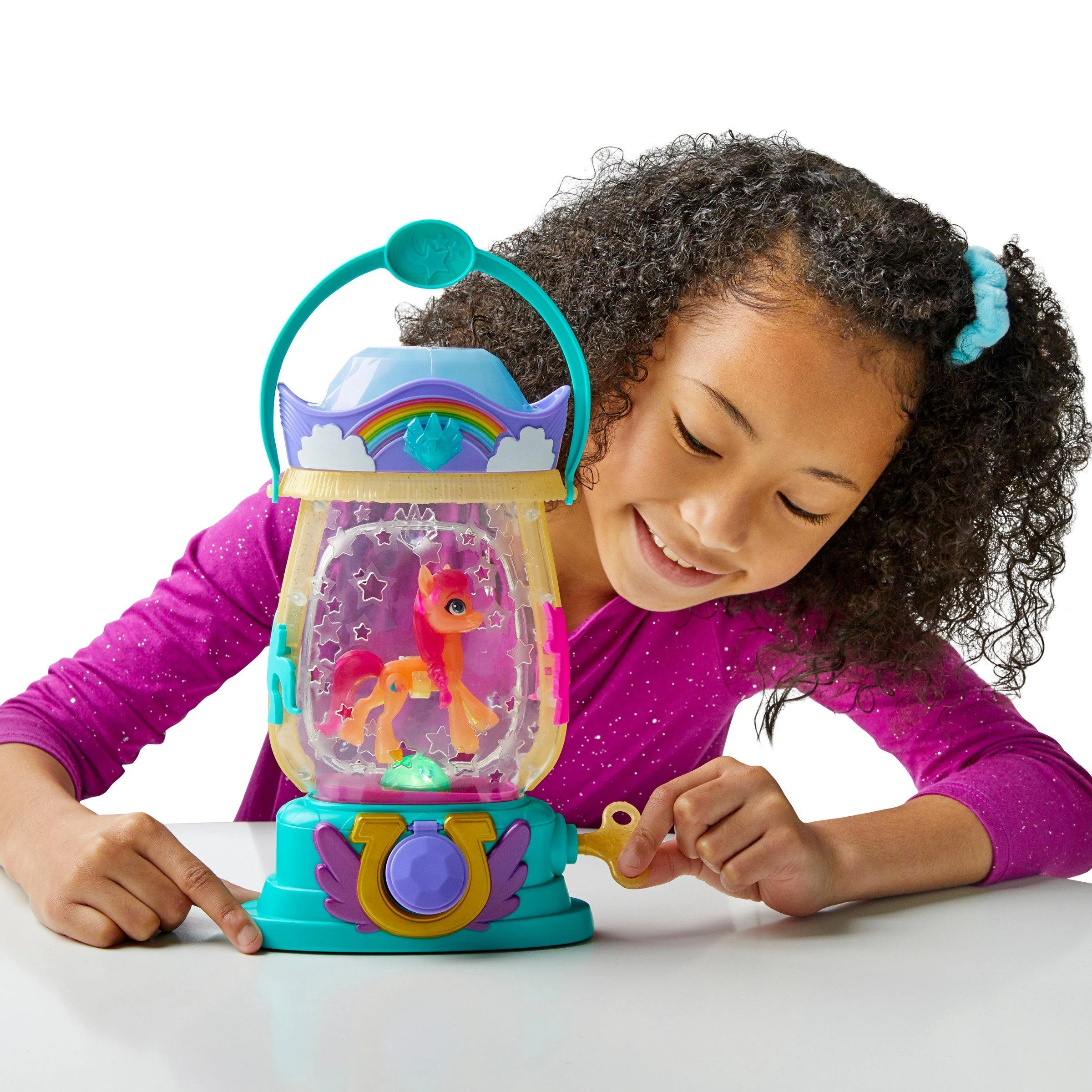 Hasbro My Little Pony Sparkle Reveal žaislas su poniu Sunny StarScout – F3329 aprašymas - Prekės nuotrauka