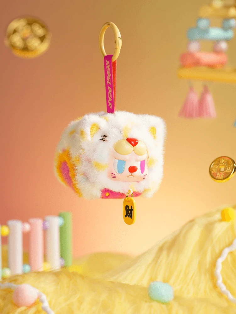 REBEL BEAR Pliušinis pakabutis „Good Luck“, 8 cm